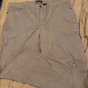 Khaki mid-rise, ankle grazer slacks
